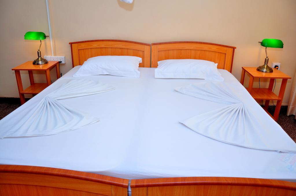 Melbourne Tourist Rest Otel Anuradhapura Oda fotoğraf