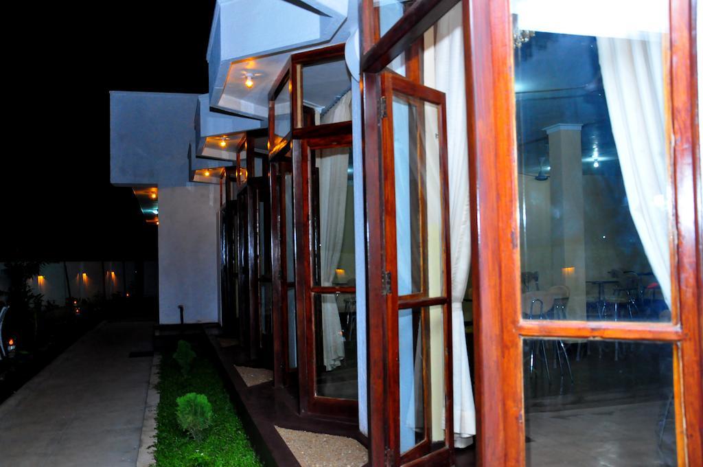 Melbourne Tourist Rest Otel Anuradhapura Dış mekan fotoğraf