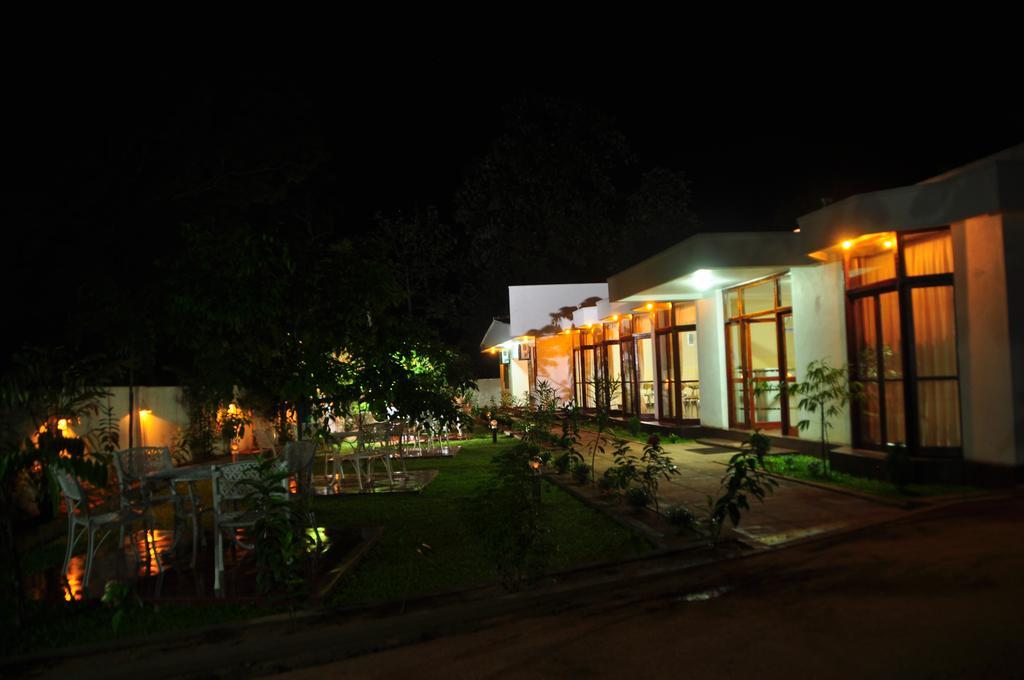 Melbourne Tourist Rest Otel Anuradhapura Dış mekan fotoğraf