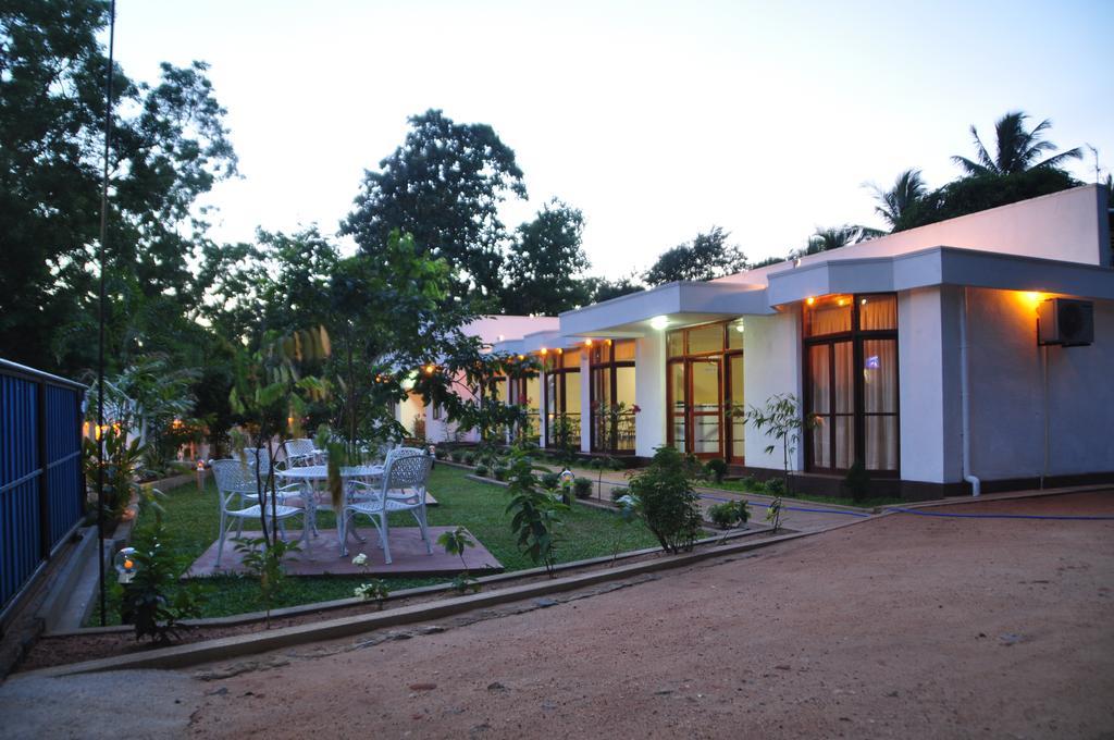 Melbourne Tourist Rest Otel Anuradhapura Dış mekan fotoğraf