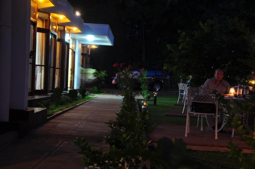 Melbourne Tourist Rest Otel Anuradhapura Dış mekan fotoğraf