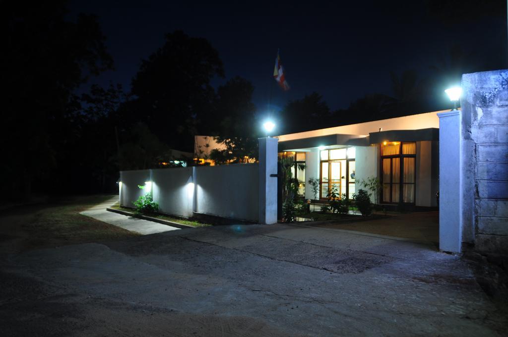 Melbourne Tourist Rest Otel Anuradhapura Dış mekan fotoğraf