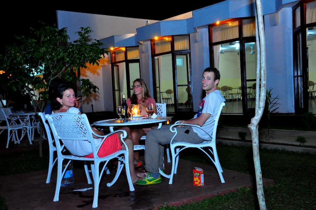 Melbourne Tourist Rest Otel Anuradhapura Dış mekan fotoğraf