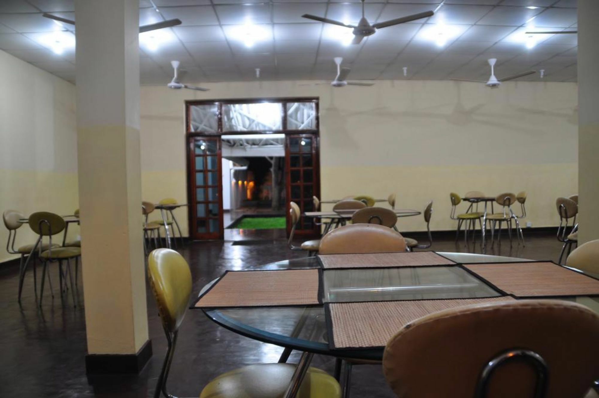 Melbourne Tourist Rest Otel Anuradhapura Dış mekan fotoğraf